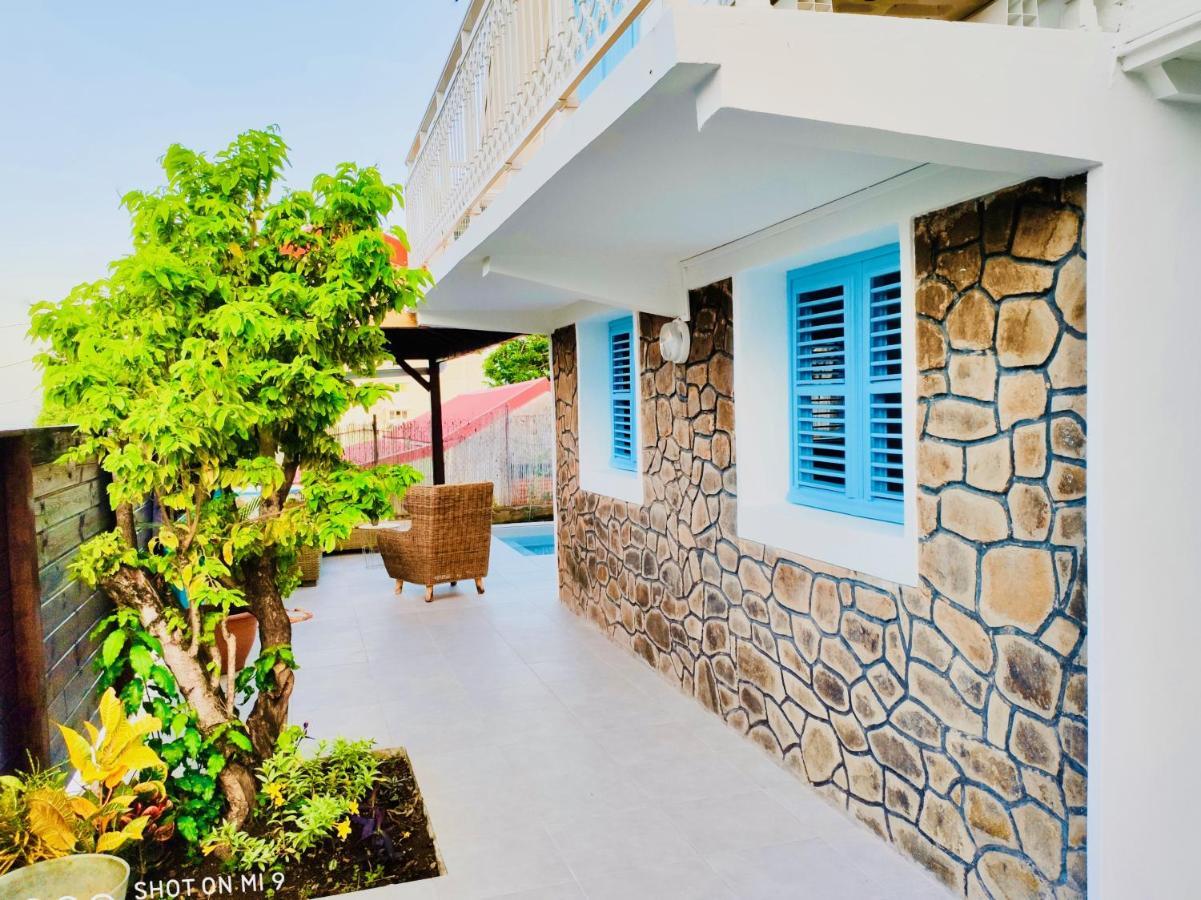 Location Maison Bleue Avec Piscine Privative Au Carbet Martinique Le Carbet Ngoại thất bức ảnh