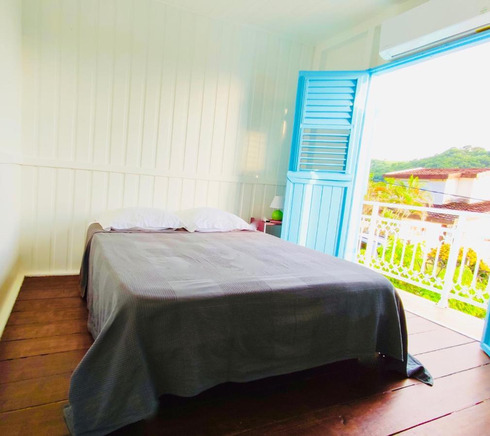 Location Maison Bleue Avec Piscine Privative Au Carbet Martinique Le Carbet Ngoại thất bức ảnh