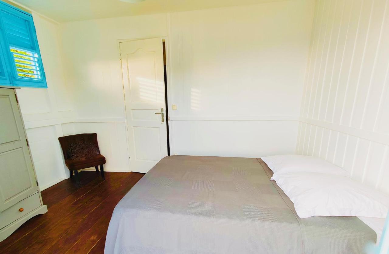 Location Maison Bleue Avec Piscine Privative Au Carbet Martinique Le Carbet Ngoại thất bức ảnh