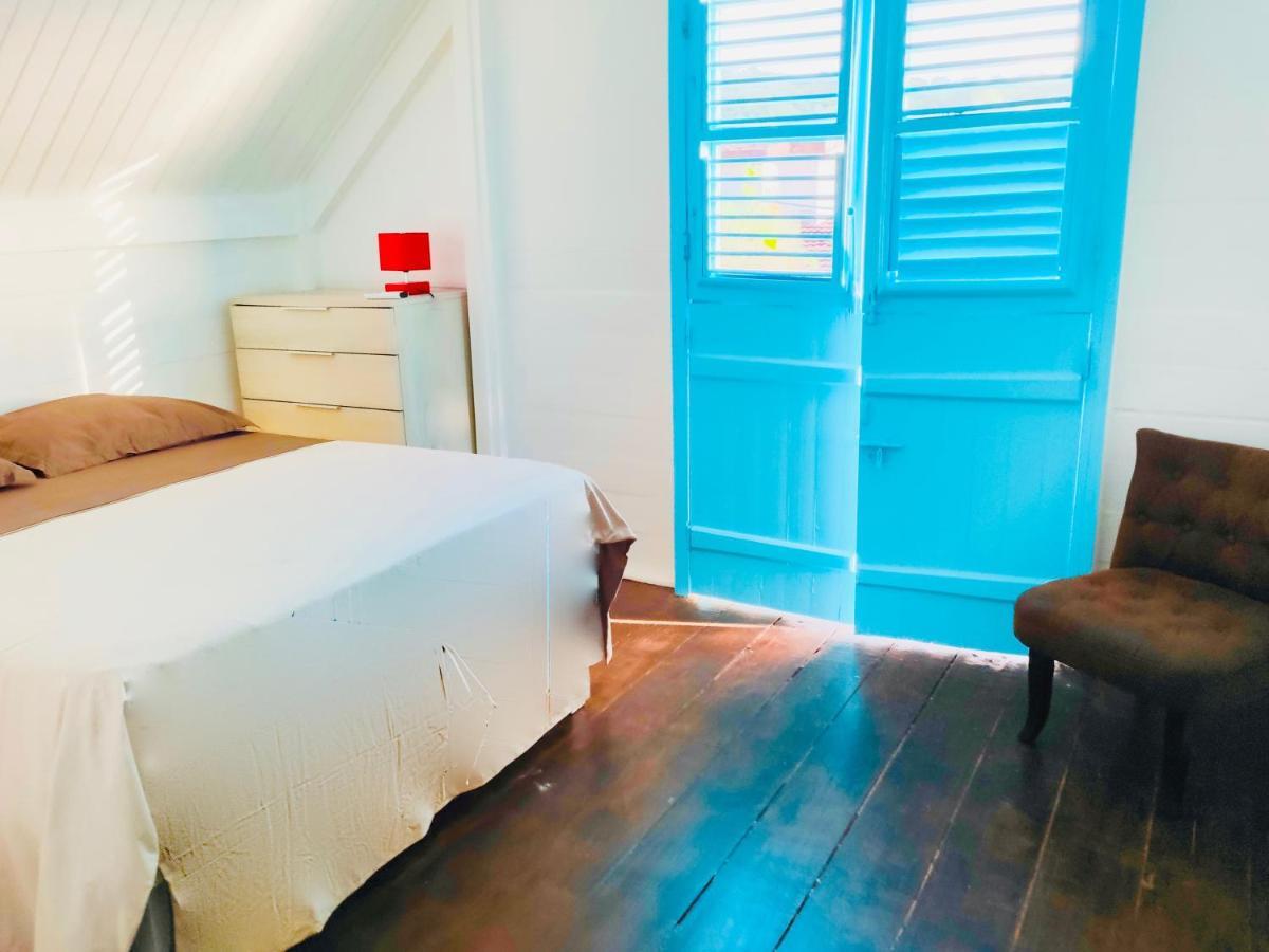 Location Maison Bleue Avec Piscine Privative Au Carbet Martinique Le Carbet Ngoại thất bức ảnh