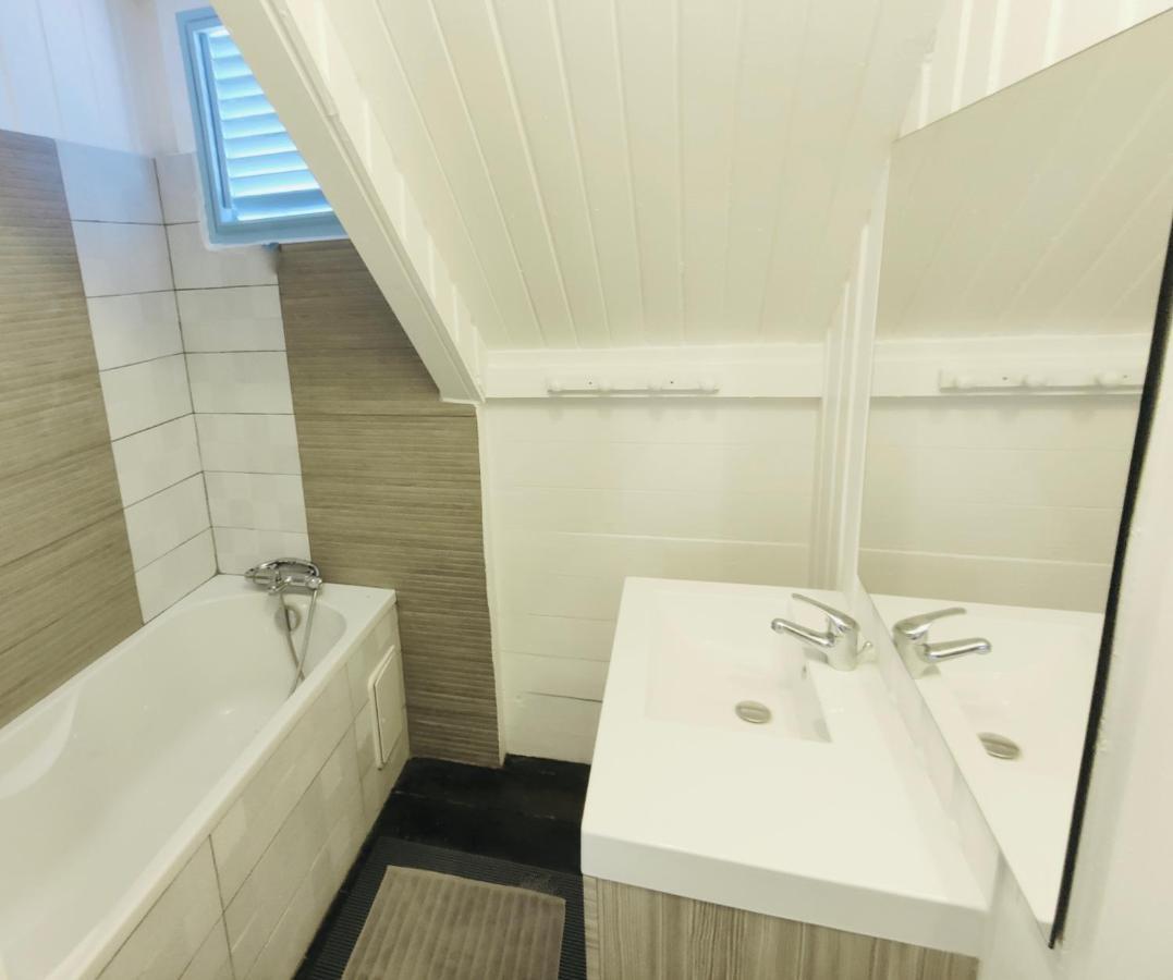 Location Maison Bleue Avec Piscine Privative Au Carbet Martinique Le Carbet Ngoại thất bức ảnh