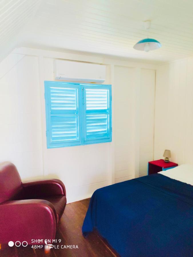 Location Maison Bleue Avec Piscine Privative Au Carbet Martinique Le Carbet Ngoại thất bức ảnh